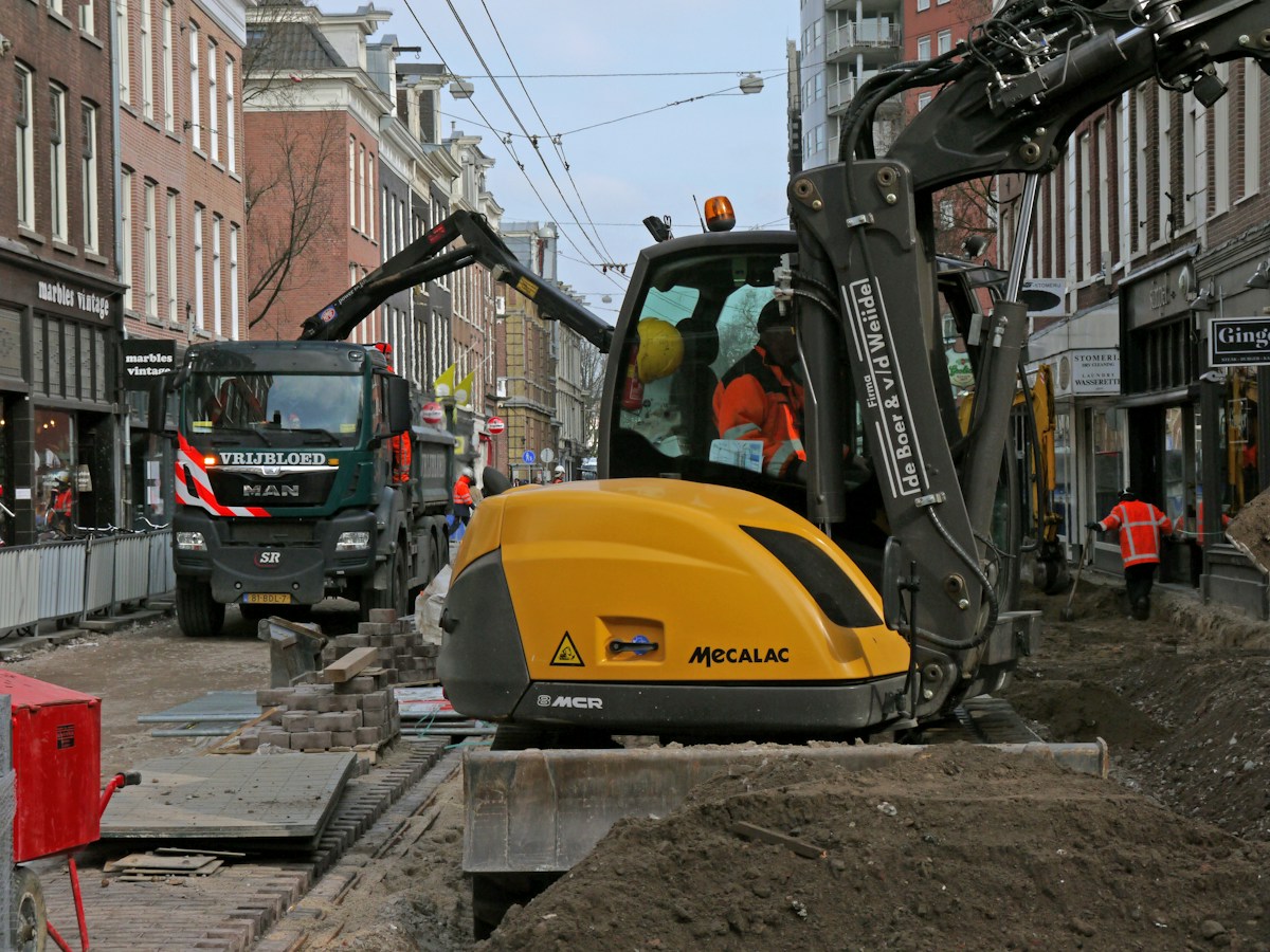 Materieel op een straat in uitvoering — algemeen sfeerbeeld